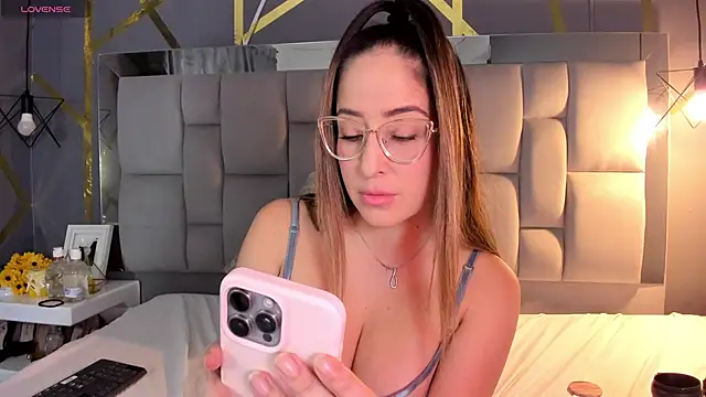 Snapshot of AliceSteel12 chatting on 10.01.25 AliceSteel12 online show from 10.01.25