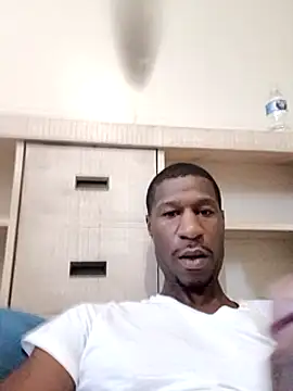 Snapshot of willywonka7793 chatting on 02.14.25 willywonka7793 online show from 02.14.25