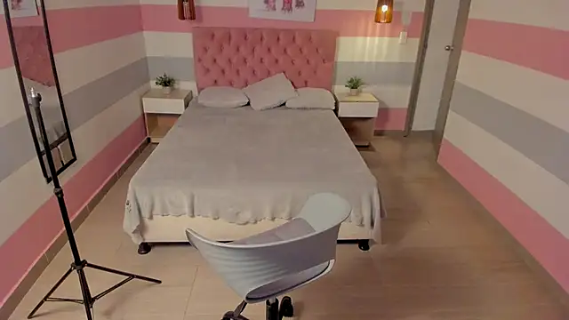 Snapshot of Carol_Pinter chatting on 12.30.24 Carol Pinter online show from 12.30.24