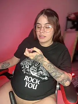 Snapshot of Yuli_zuha chatting on 12.11.24 Yuli zuha online show from 12.11.24