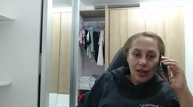 Snapshot of RoxanaLove9 chatting on 01.03.25 RoxanaLove9 online show from 01.03.25