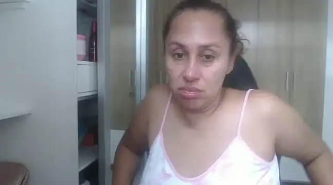 Snapshot of RoxanaLove9 chatting on 02.19.25 RoxanaLove9 online show from 02.19.25