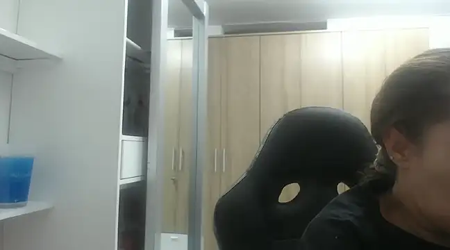 Snapshot of RoxanaLove9 chatting on 02.27.25 RoxanaLove9 online show from 02.27.25