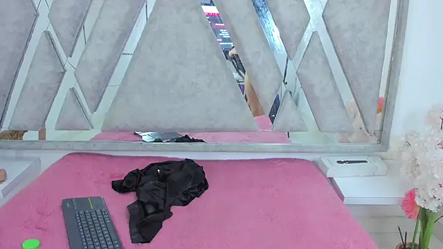 Annie9  online show from 01.22.25