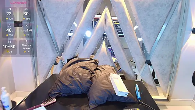 Annie9  online show from 10.09.25