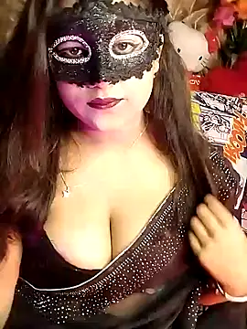 Snapshot of Hottyalia chatting on 12.12.24 Hottyalia online show from 12.12.24