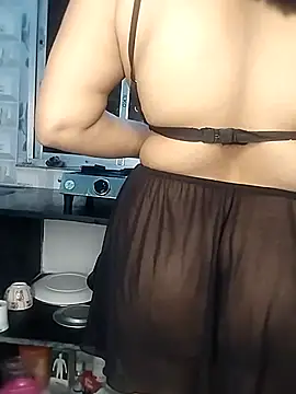 Snapshot of Hottyalia chatting on 02.22.25 Hottyalia online show from 02.22.25