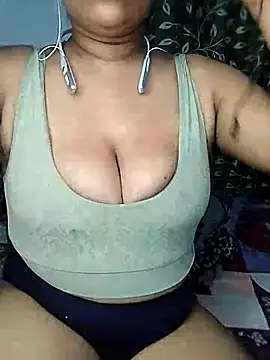 Snapshot of Hottyalia chatting on 02.23.25 Hottyalia online show from 02.23.25