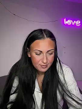 Snapshot of SweNatasha chatting on 12.14.24 SweNatasha online show from 12.14.24