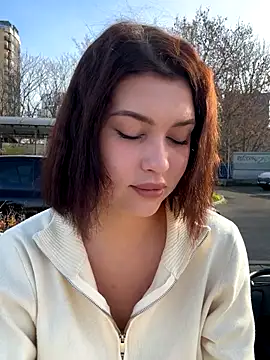 KikiWatson online show from 11.23.25