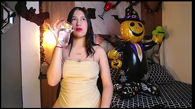 Snapshot of hera_divine chatting on 10.20.25 hera divine online show from 10.20.25