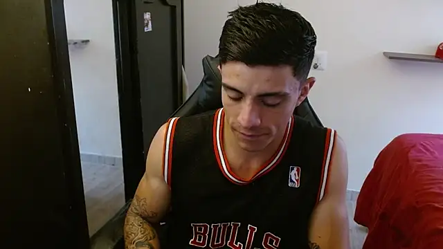 Snapshot of kv___xxx_ chatting on 11.28.25 kv xxx online show from 11.28.25