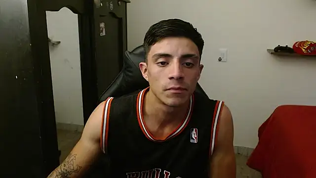 Snapshot of kv___xxx_ chatting on 11.30.25 kv xxx online show from 11.30.25