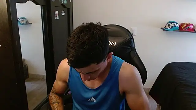 Snapshot of kv___xxx_ chatting on 12.17.25 kv xxx online show from 12.17.25