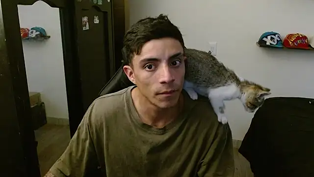 Snapshot of kv___xxx_ chatting on 12.18.25 kv xxx online show from 12.18.25