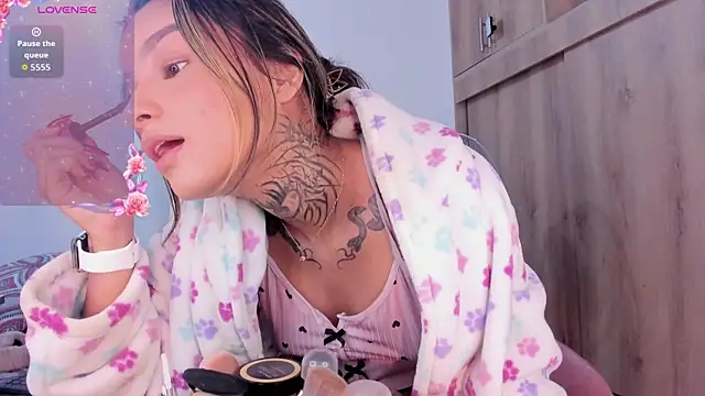 medussa13  online show from 11.14.25