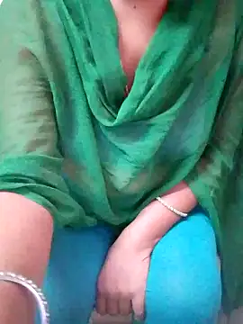 Snapshot of sneha_telugu_girl chatting on 03.18.25 sneha telugu girl online show from 03.18.25