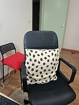 Snapshot of JennyCoquine chatting on 06.27.26 JennyCoquine online show from 06.27.26