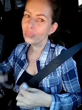 Snapshot of uber_babe chatting on 12.10.24 uber babe online show from 12.10.24