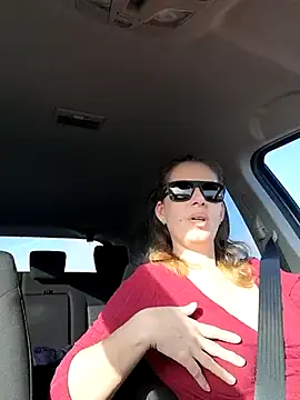 Snapshot of uber_babe chatting on 01.10.25 uber babe online show from 01.10.25