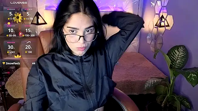 AlessiaVal  online show from 11.14.25