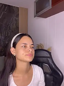 HannaRhodes online show from 10.26.25