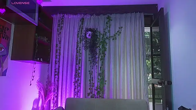 HannaRhodes online show from 03.12.26