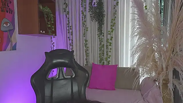 HannaRhodes online show from 04.06.26