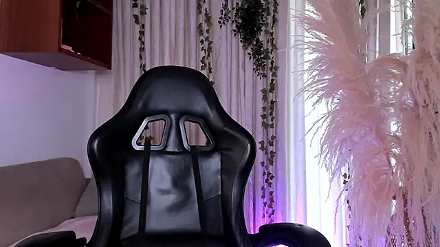 HannaRhodes online show from 04.18.26