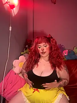 Snapshot of puffpixiee chatting on 10.10.25 puffpixiee online show from 10.10.25