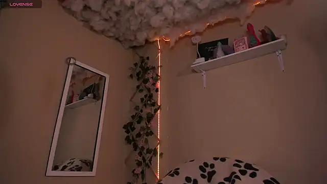 MadelineBenet online show from 09.15.25