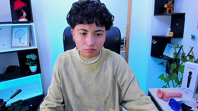 Snapshot of Im_Mathias chatting on 11.22.25 Im Mathias online show from 11.22.25