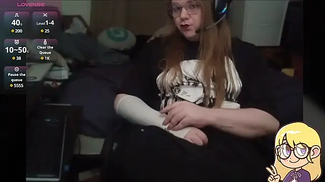 Snapshot of AshThaSissy chatting on 12.11.24 AshThaSissy online show from 12.11.24