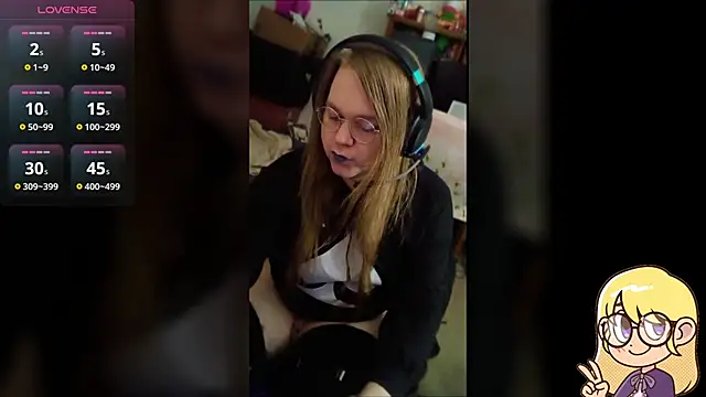 Snapshot of AshThaSissy chatting on 12.12.24 AshThaSissy online show from 12.12.24