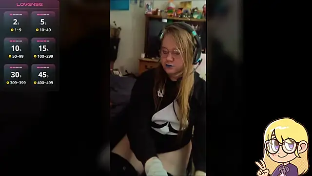 Snapshot of AshThaSissy chatting on 12.12.24 AshThaSissy online show from 12.12.24