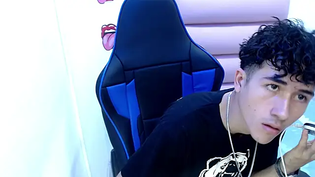 Snapshot of johnny_cagee chatting on 12.06.24 johnny cagee online show from 12.06.24