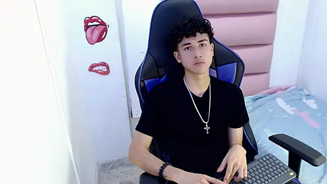 Snapshot of johnny_cagee chatting on 12.07.24 johnny cagee online show from 12.07.24