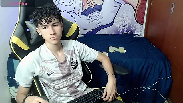 Snapshot of johnny_cagee chatting on 12.12.24 johnny cagee online show from 12.12.24