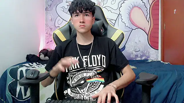 Snapshot of johnny_cagee chatting on 12.18.24 johnny cagee online show from 12.18.24