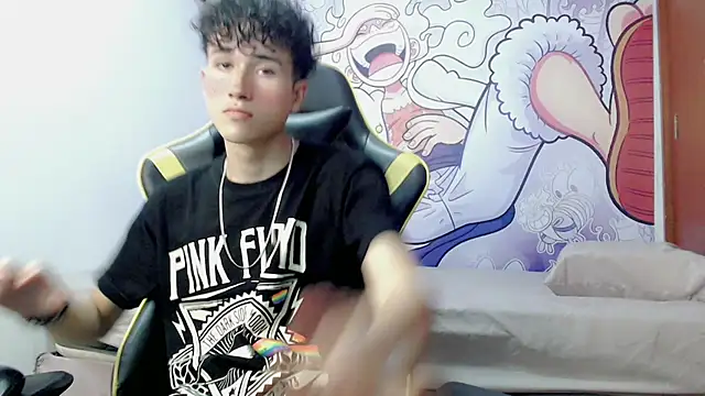 Snapshot of johnny_cagee chatting on 01.05.25 johnny cagee online show from 01.05.25