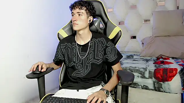 Snapshot of johnny_cagee chatting on 09.19.25 johnny cagee online show from 09.19.25
