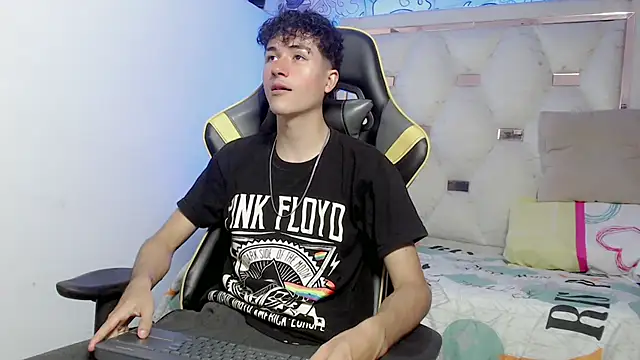 johnny cagee online show from 11.14.25