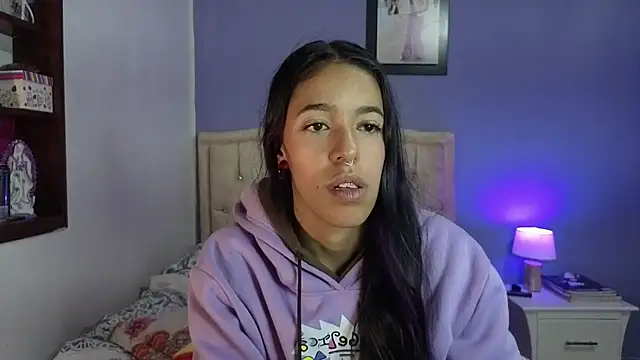 Snapshot of stephania_t chatting on 04.24.26 stephania t online show from 04.24.26
