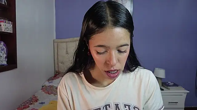 Snapshot of stephania_t chatting on 04.27.26 stephania t online show from 04.27.26