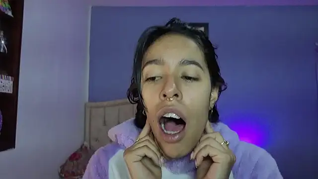 Snapshot of stephania_t chatting on 05.11.26 stephania t online show from 05.11.26
