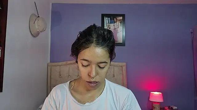 Snapshot of stephania_t chatting on 05.19.26 stephania t online show from 05.19.26