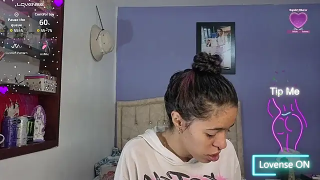 Snapshot of stephania_t chatting on 05.22.26 stephania t online show from 05.22.26