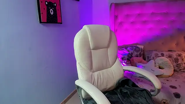  Sophie  miller online show from 11.05.25