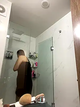 Snapshot of Effyvice13 chatting on 12.22.25 Effyvice13 online show from 12.22.25