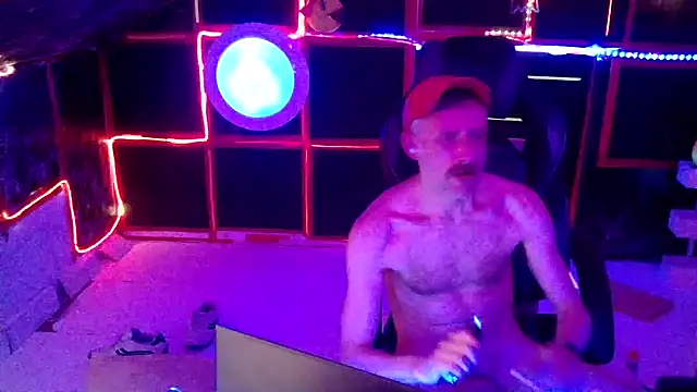 Snapshot of unclestefansdick chatting on 12.27.24 unclestefansdick online show from 12.27.24